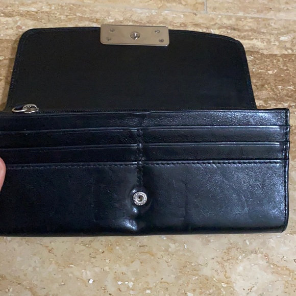 Authentic Coach used wallet. Has many many slits for a lot of cards. - Picture 6 of 8